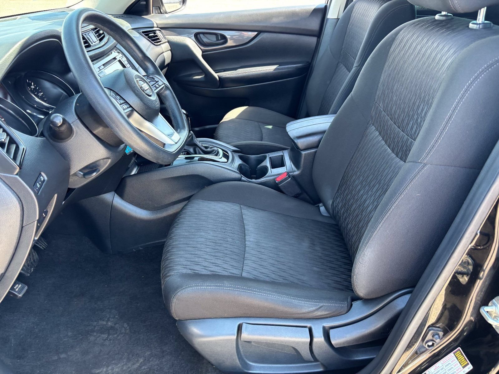 Used 2020 Nissan Rogue S FWD image 19