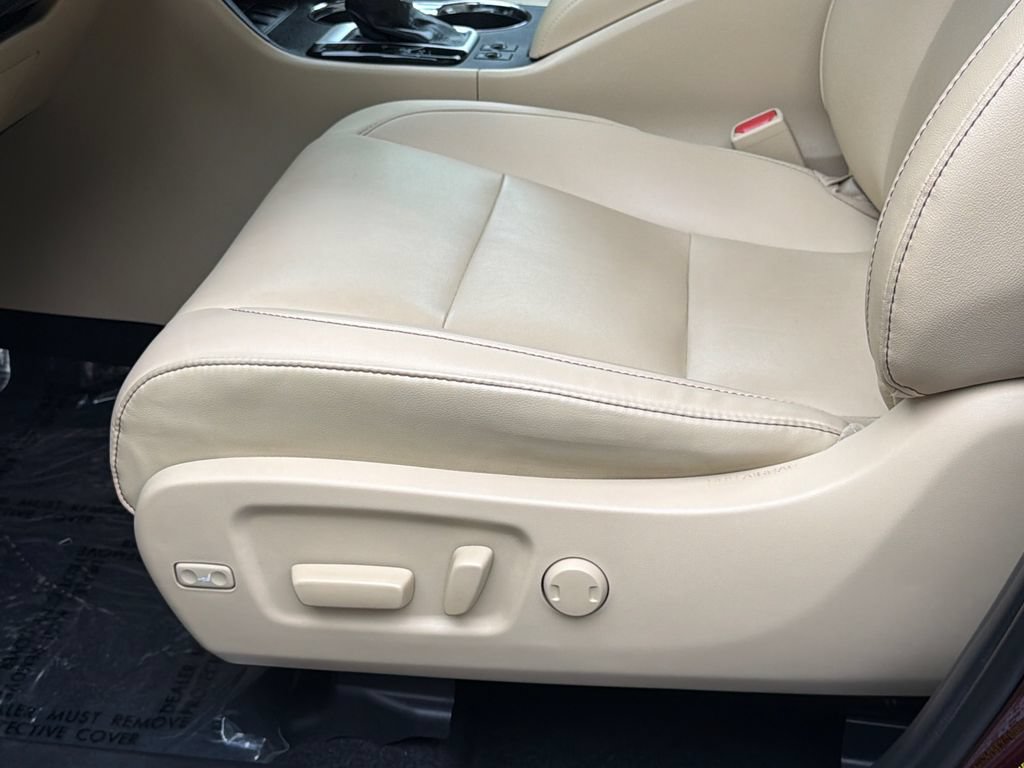 Used 2019 Toyota Highlander XLE AWD/4WD image 24