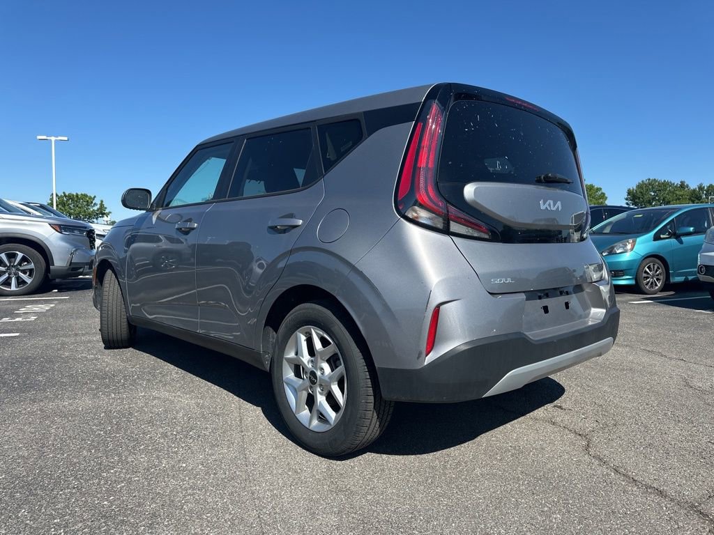 Used 2025 Kia Soul LX w/ LX Technology Package FWD image 7