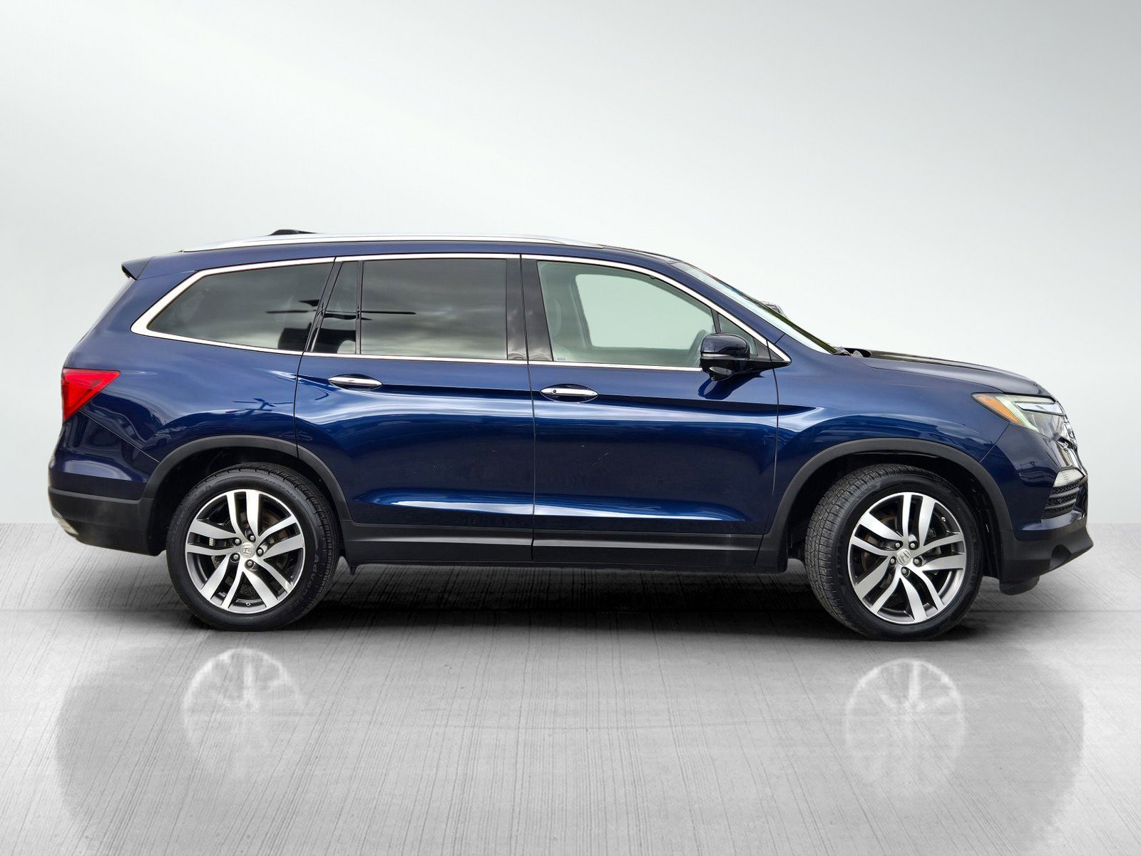 Used 2016 Honda Pilot Touring image 3