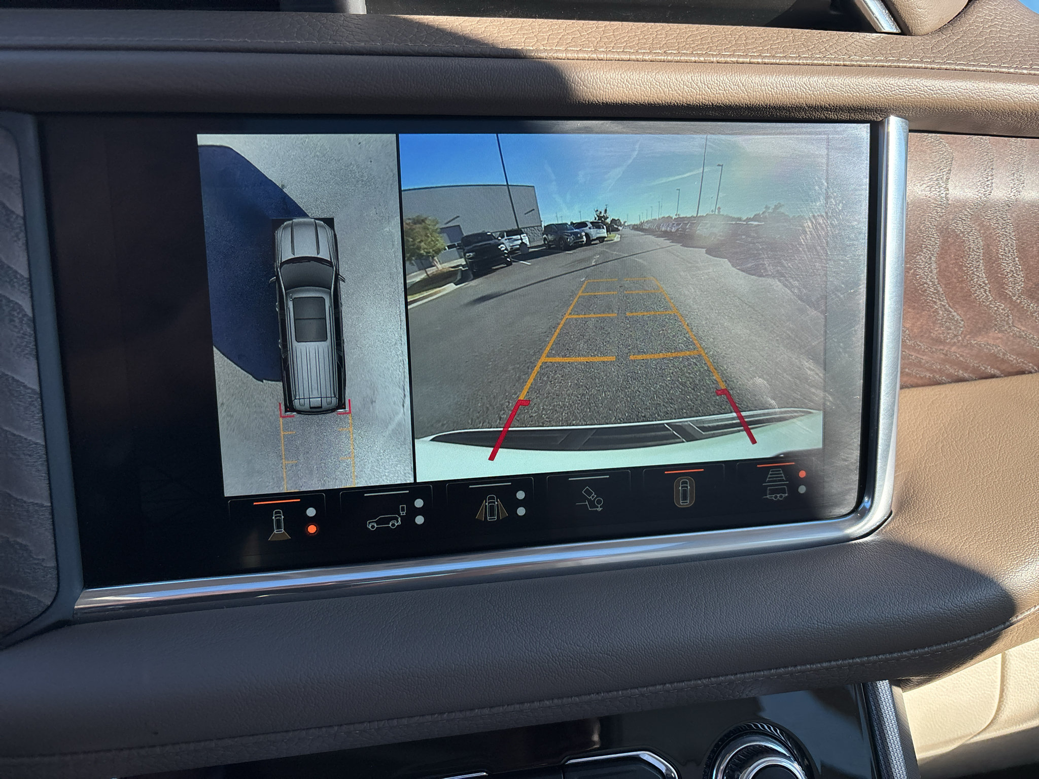 Used 2023 GMC Yukon XL Denali w/ Advanced Technology Package RWD image 16