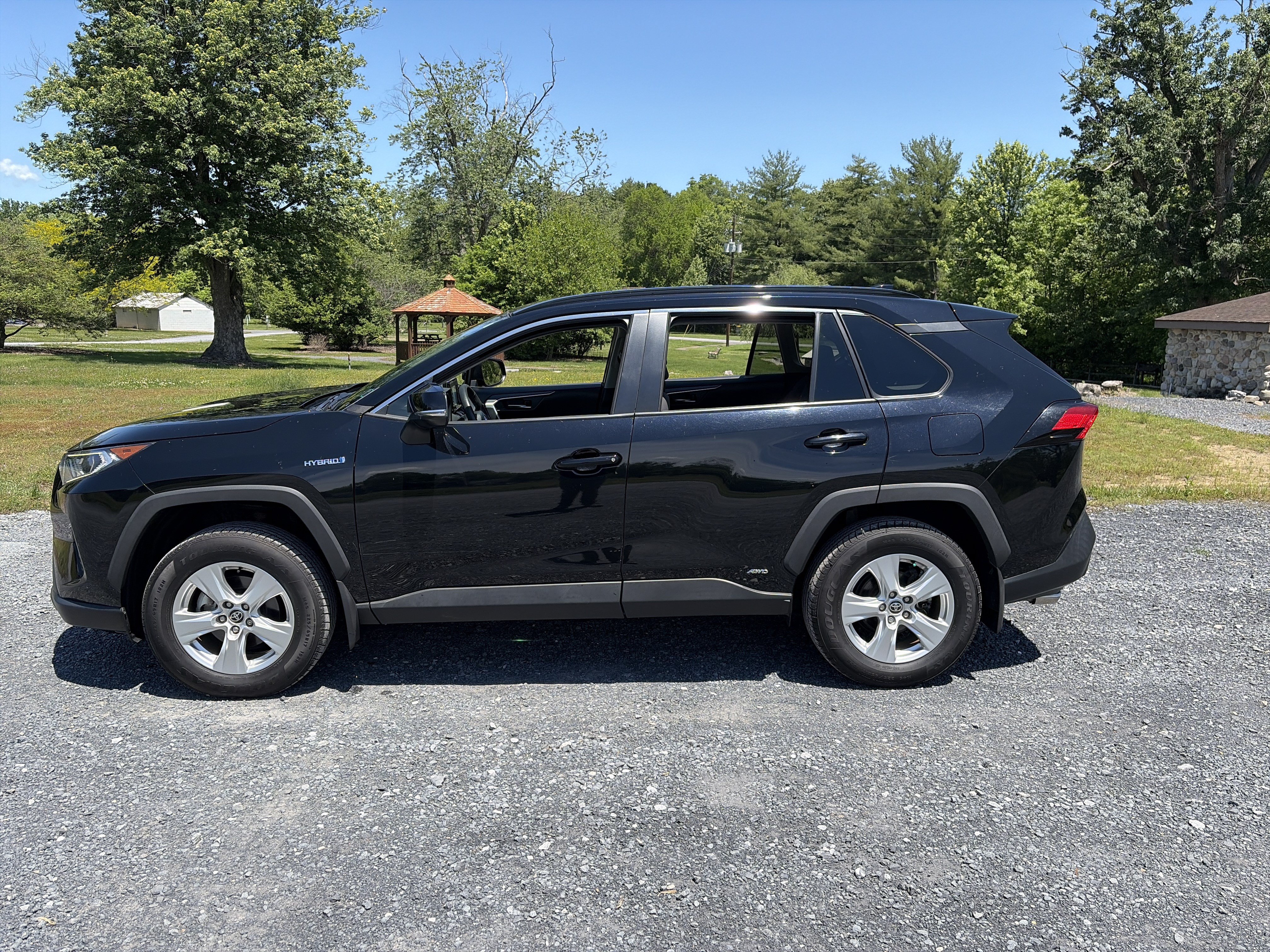 Used 2021 Toyota RAV4 XLE w/ XLE Grade Weather Package AWD/4WD image 8
