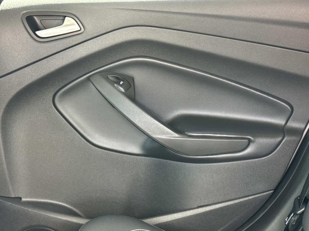 Used 2018 Ford Escape SE image 14