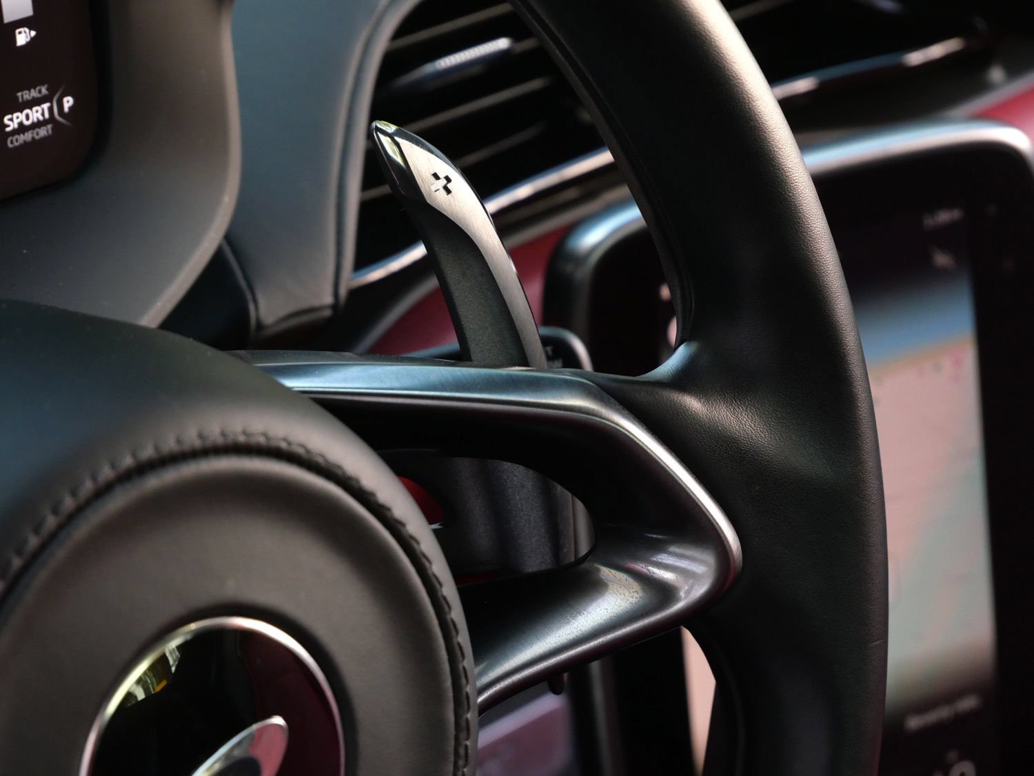 Used 2023 McLaren Artura RWD image 11