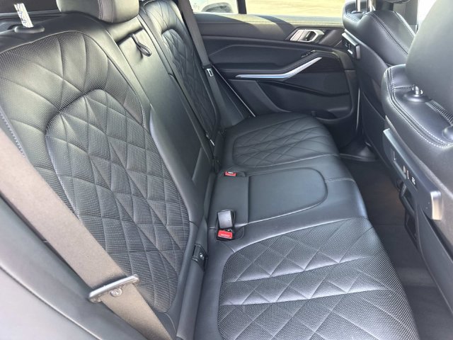 Used 2023 BMW X5 xDrive45e w/ Climate Comfort Package AWD/4WD image 33