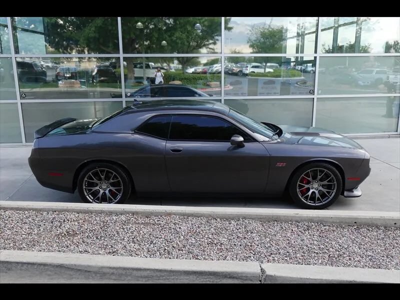 Used 2016 Dodge Challenger SRT RWD image 3