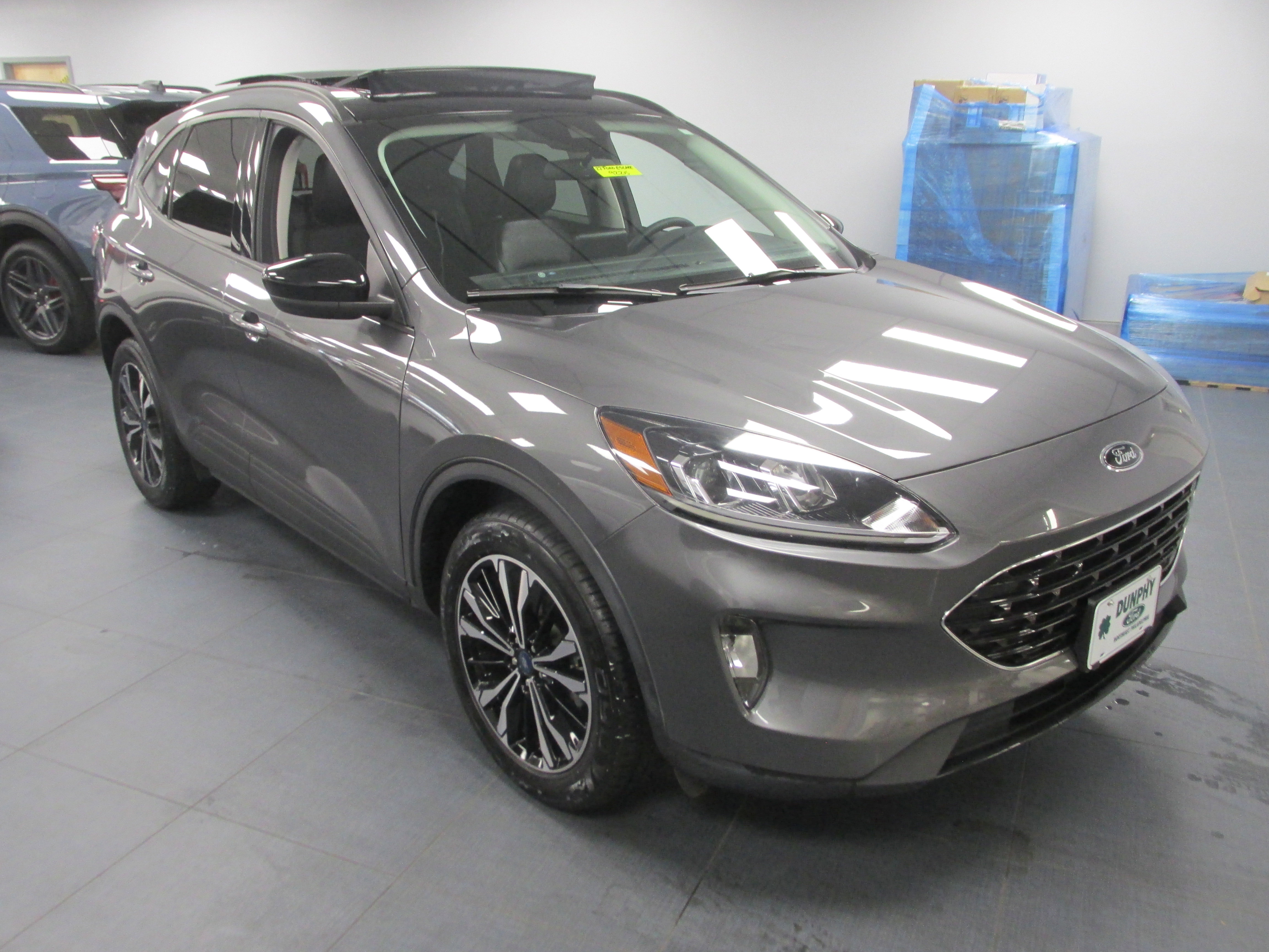 Used 2022 Ford Escape SEL w/ SEL Stealth AWD Package image 3