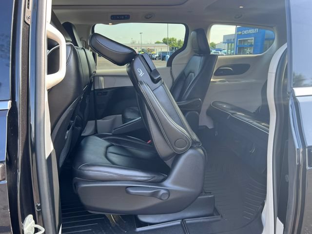 Used 2023 Chrysler Pacifica Limited FWD image 6