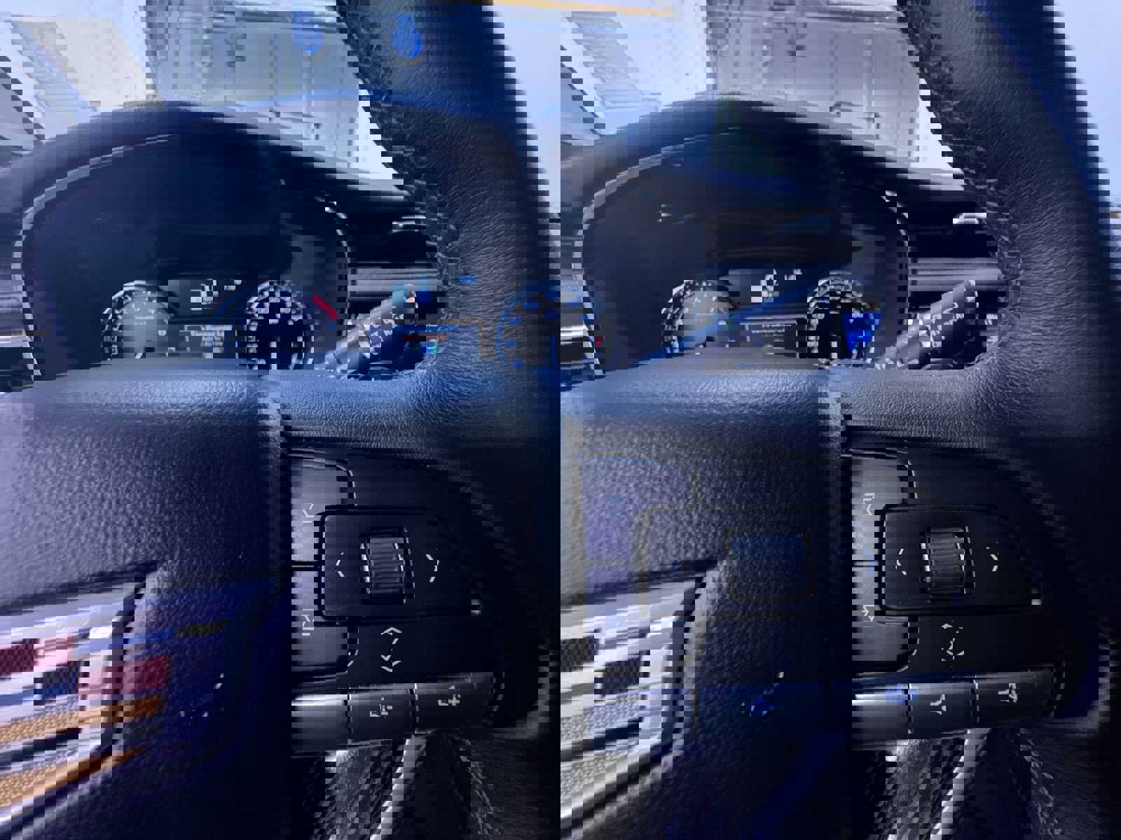 Used 2025 Cadillac XT6 Premium Luxury image 21