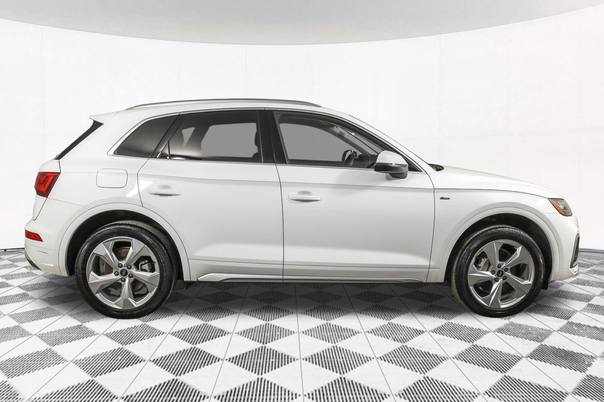 Used 2023 Audi Q5 2.0T Premium Plus w/ Premium Plus Package AWD/4WD image 18