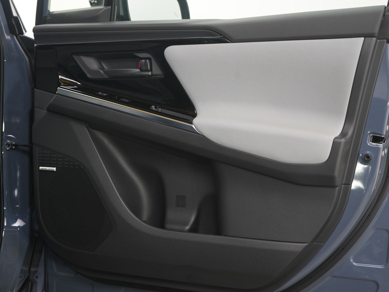 Used 2023 Subaru Solterra Limited image 12