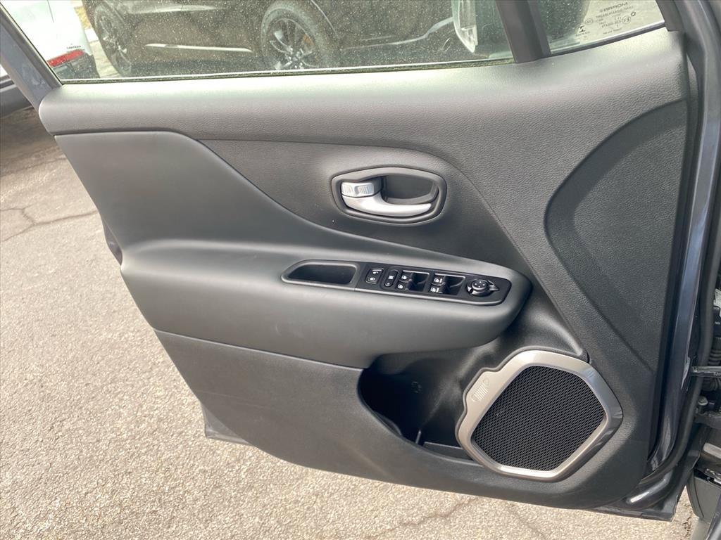 Certified 2023 Jeep Renegade Latitude w/ Premium Group AWD/4WD image 22