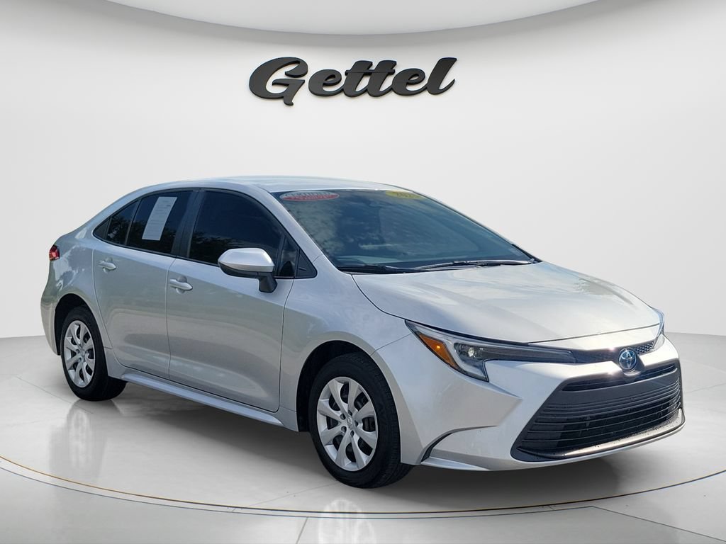 Certified 2025 Toyota Corolla LE FWD image 3