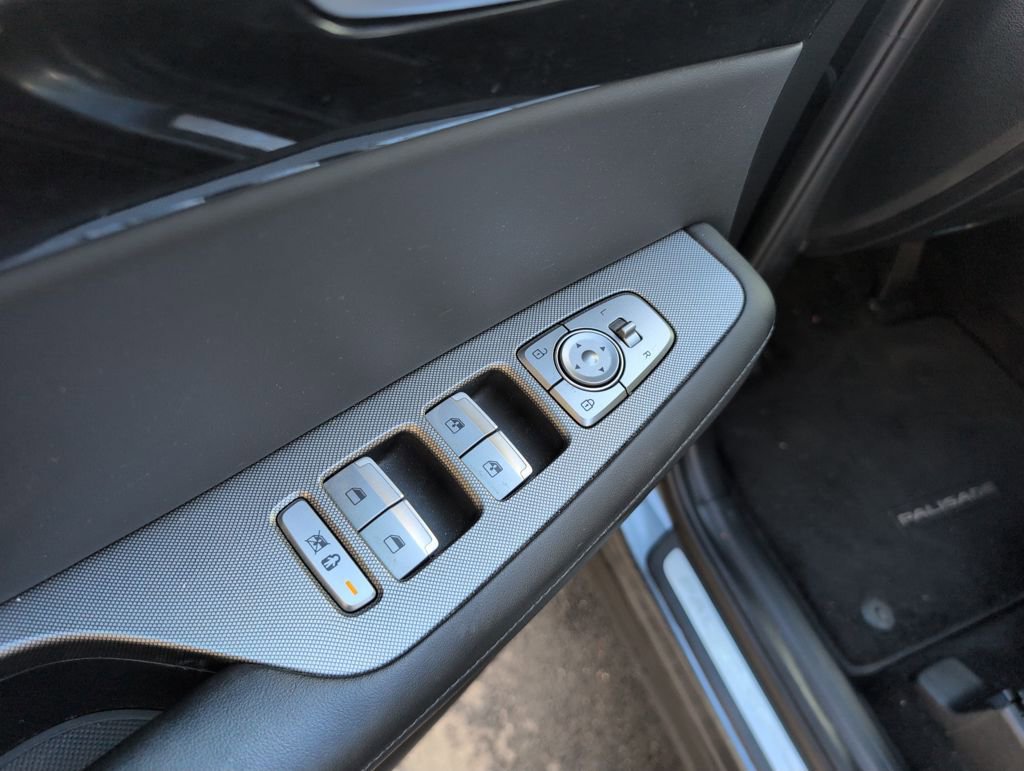 Used 2021 Hyundai Palisade Limited image 12