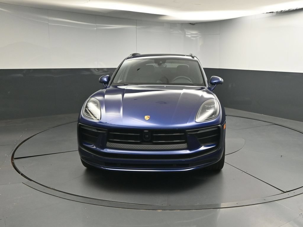 Used 2025 Porsche Macan AWD/4WD image 29