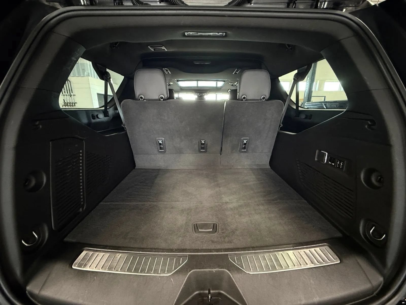 Used 2023 Chevrolet Suburban RST w/ Luxury Package AWD/4WD image 20