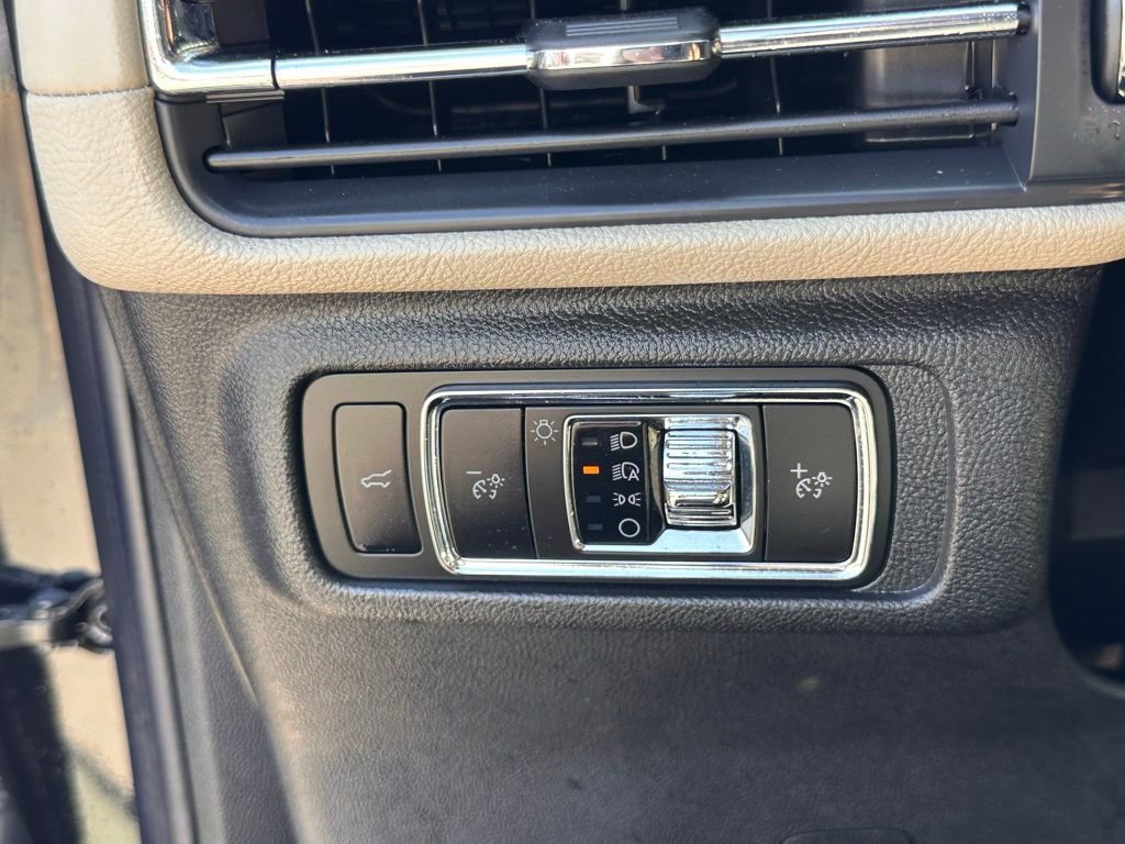 Used 2025 Lincoln Corsair FWD image 35