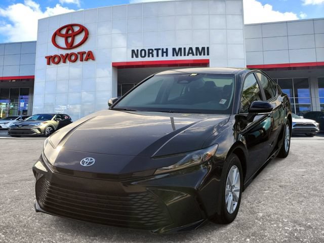 Used 2025 Toyota Camry LE w/ Convenience Package FWD image 2
