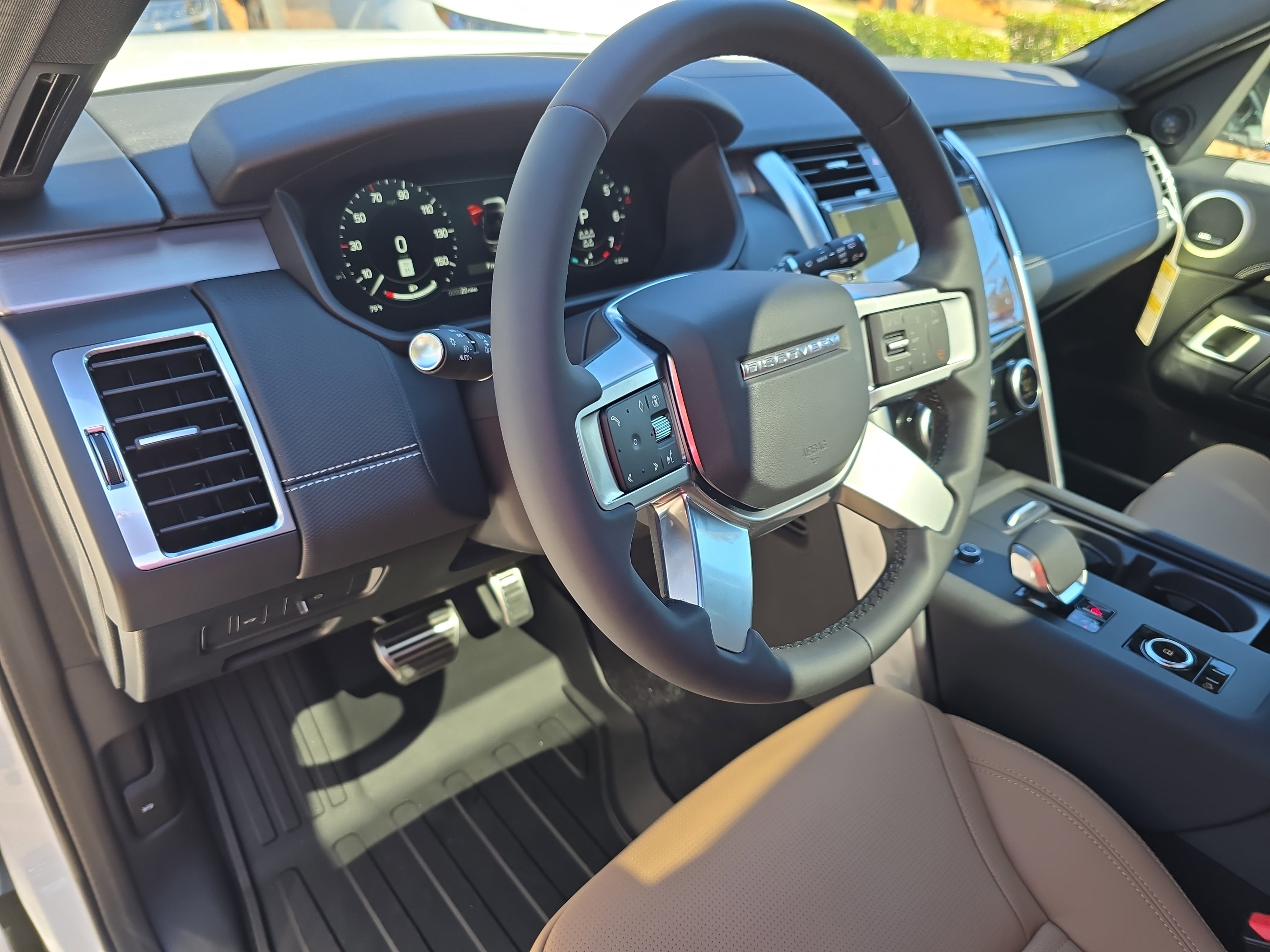 New 2026 Land Rover Discovery Limited Edition image 16
