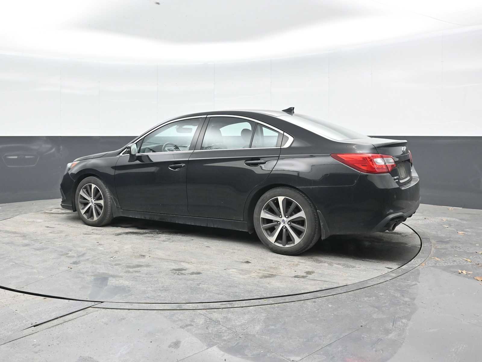 Used 2018 Subaru Legacy 2.5i Limited AWD/4WD image 2