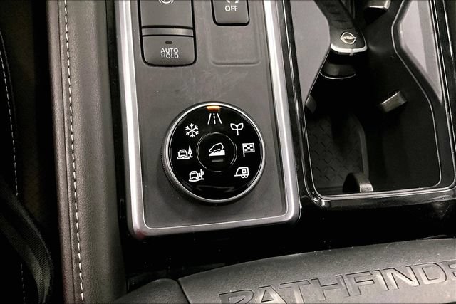 Used 2024 Nissan Pathfinder SL AWD/4WD image 38