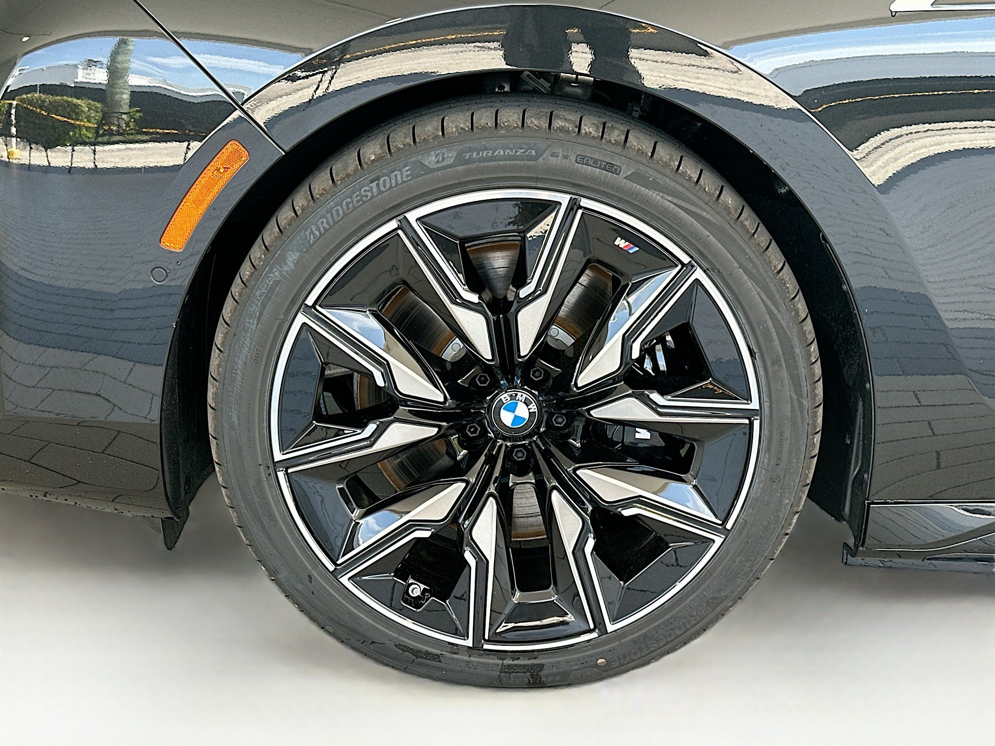 New 2026 BMW i7 M70 AWD/4WD image 28