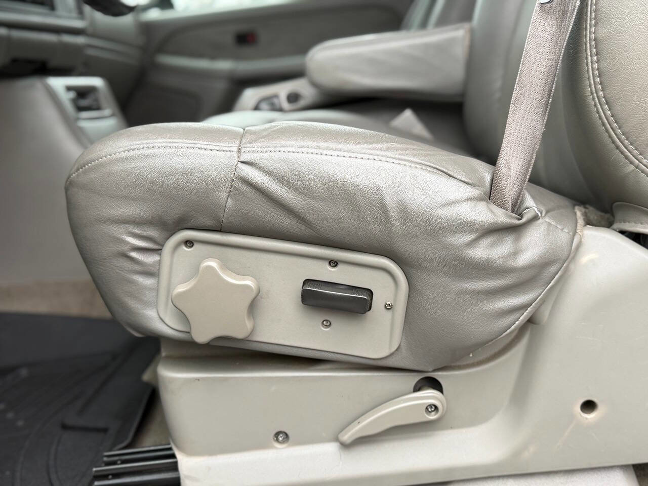 Used 2002 Chevrolet Silverado 3500 LS w/ Electrical Convenience Pkg image 96