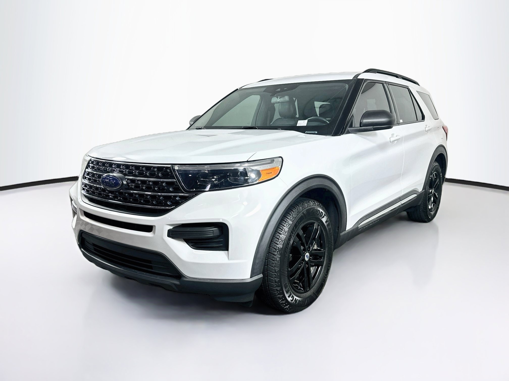 Used 2020 Ford Explorer XLT RWD image 3