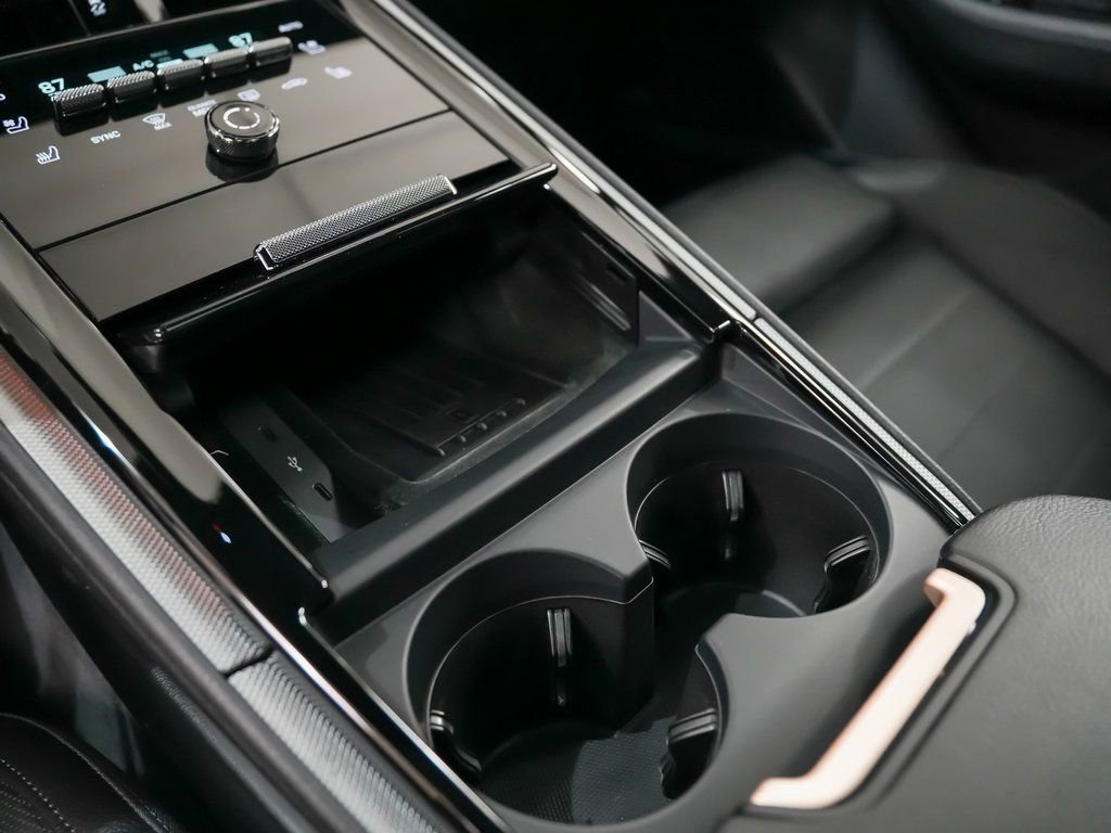 Used 2025 Porsche Panamera 4 image 30