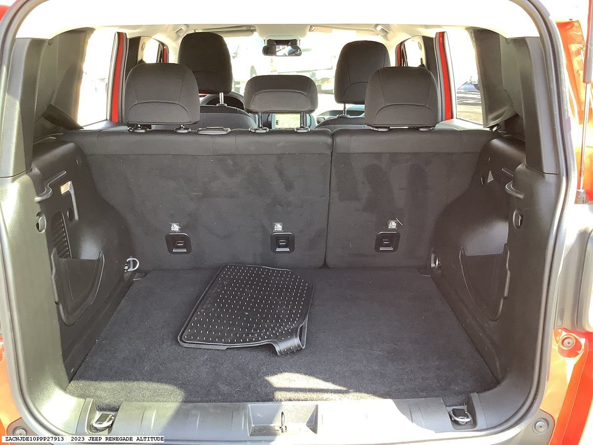 Used 2023 Jeep Renegade Altitude AWD/4WD image 10