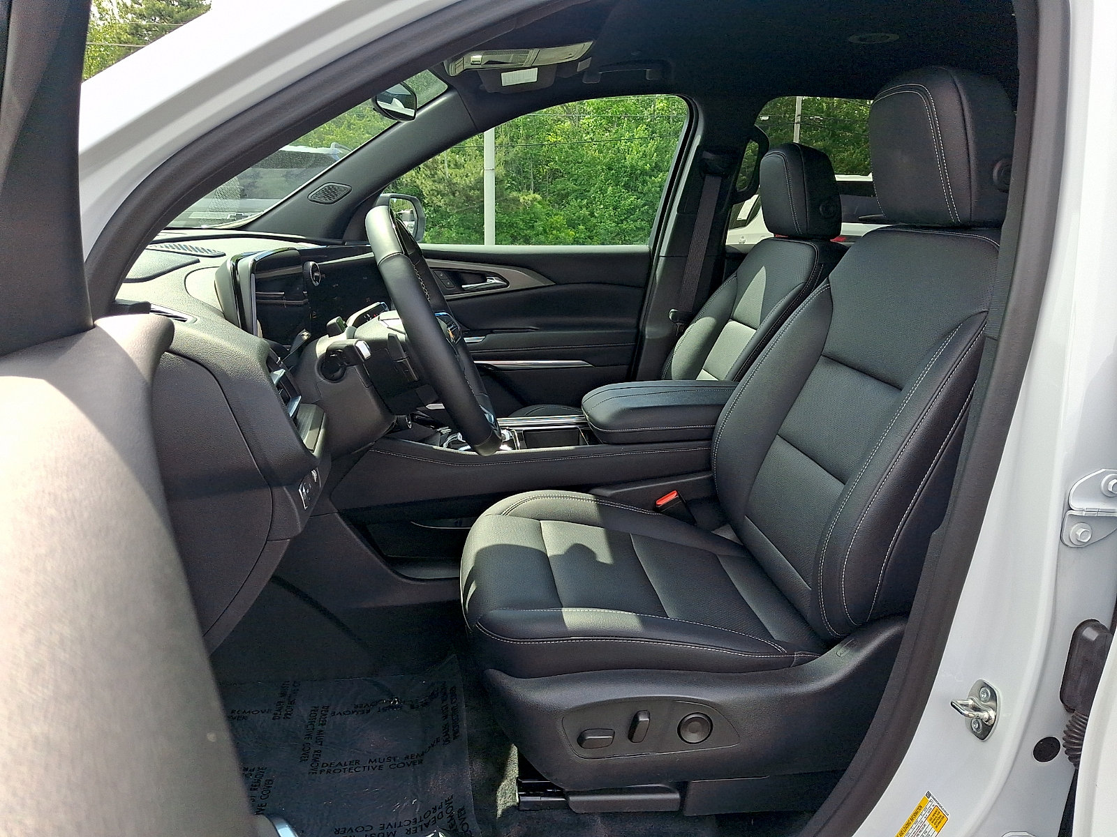 Used 2025 Chevrolet Traverse LT w/ Enhanced Driving Package FWD image 14