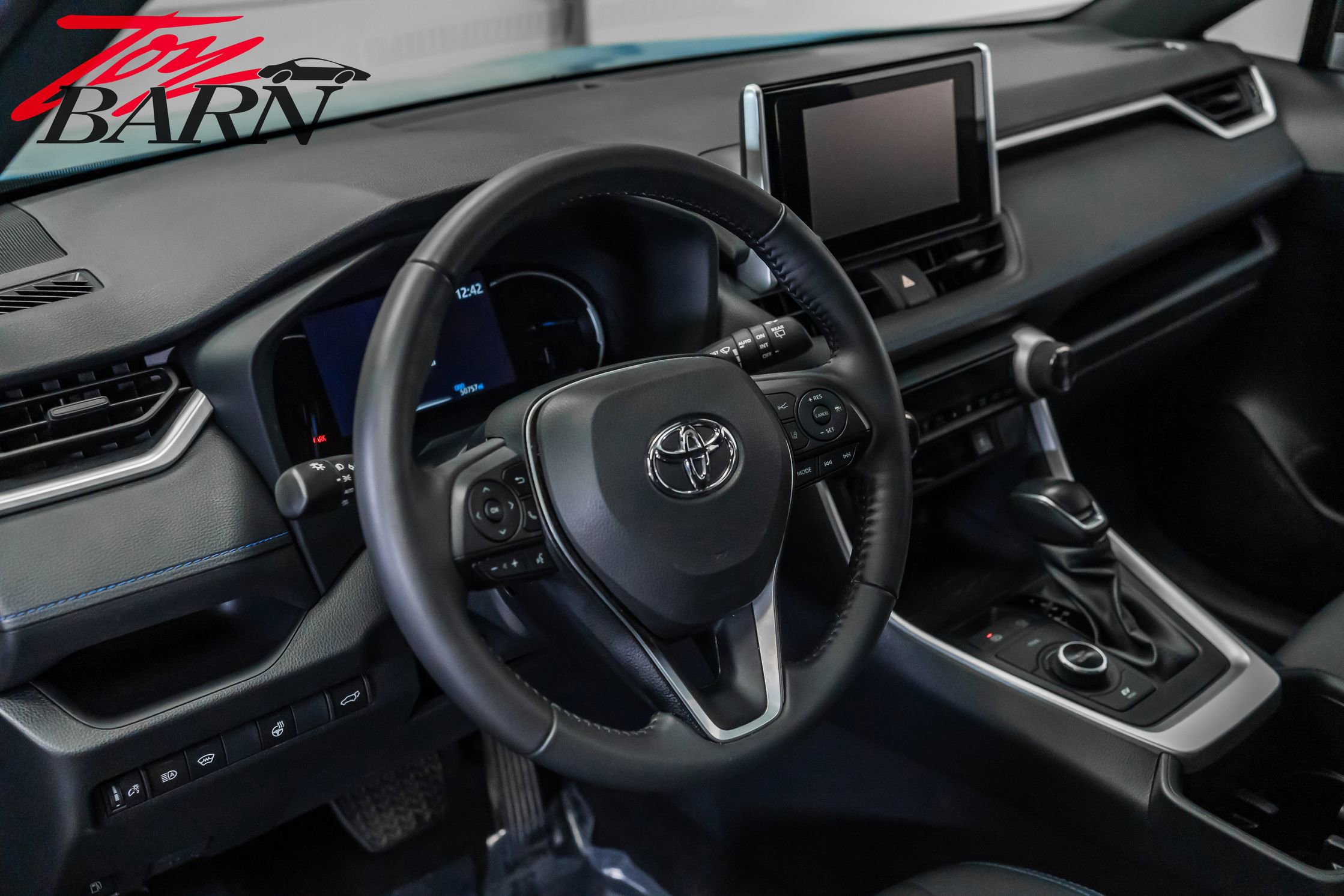 Used 2023 Toyota RAV4 SE w/ Convenience Package image 25