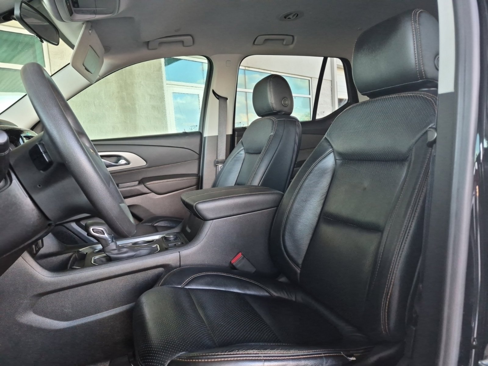 Used 2021 Chevrolet Traverse LS FWD image 10