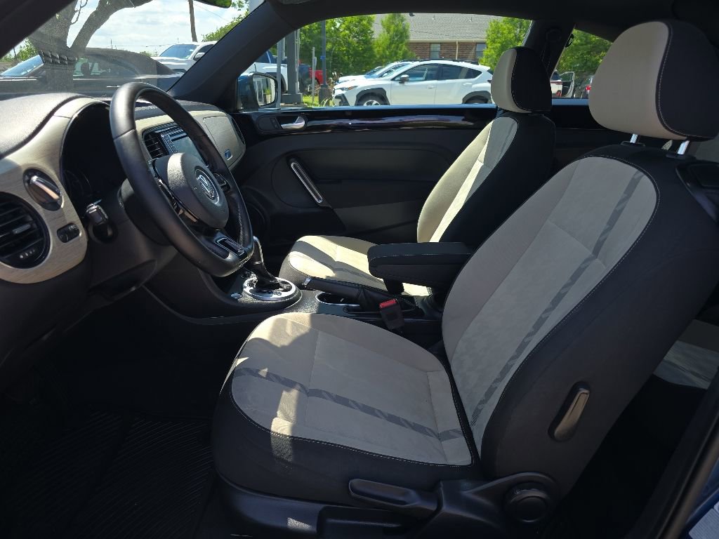 Used 2018 Volkswagen Beetle 2.0T FWD image 16