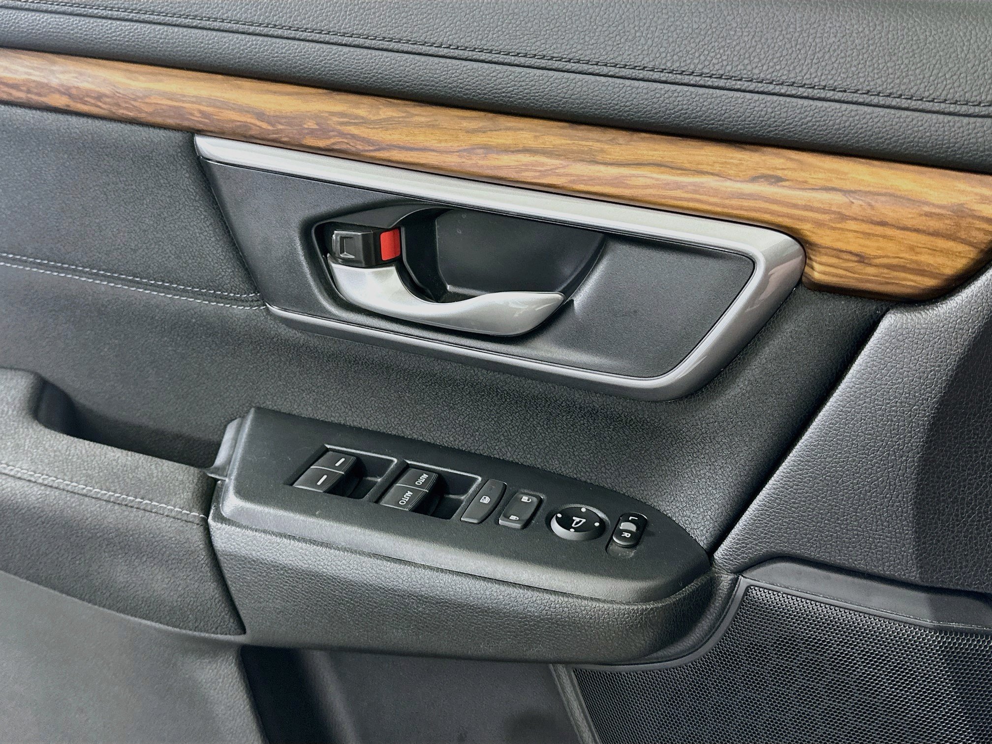 Used 2018 Honda CR-V EX image 35
