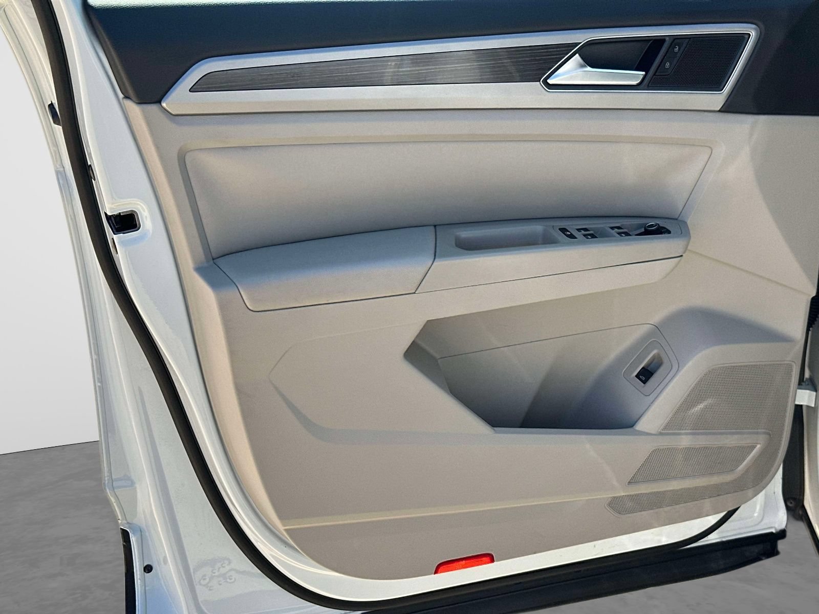 Used 2018 Volkswagen Atlas SE FWD image 16