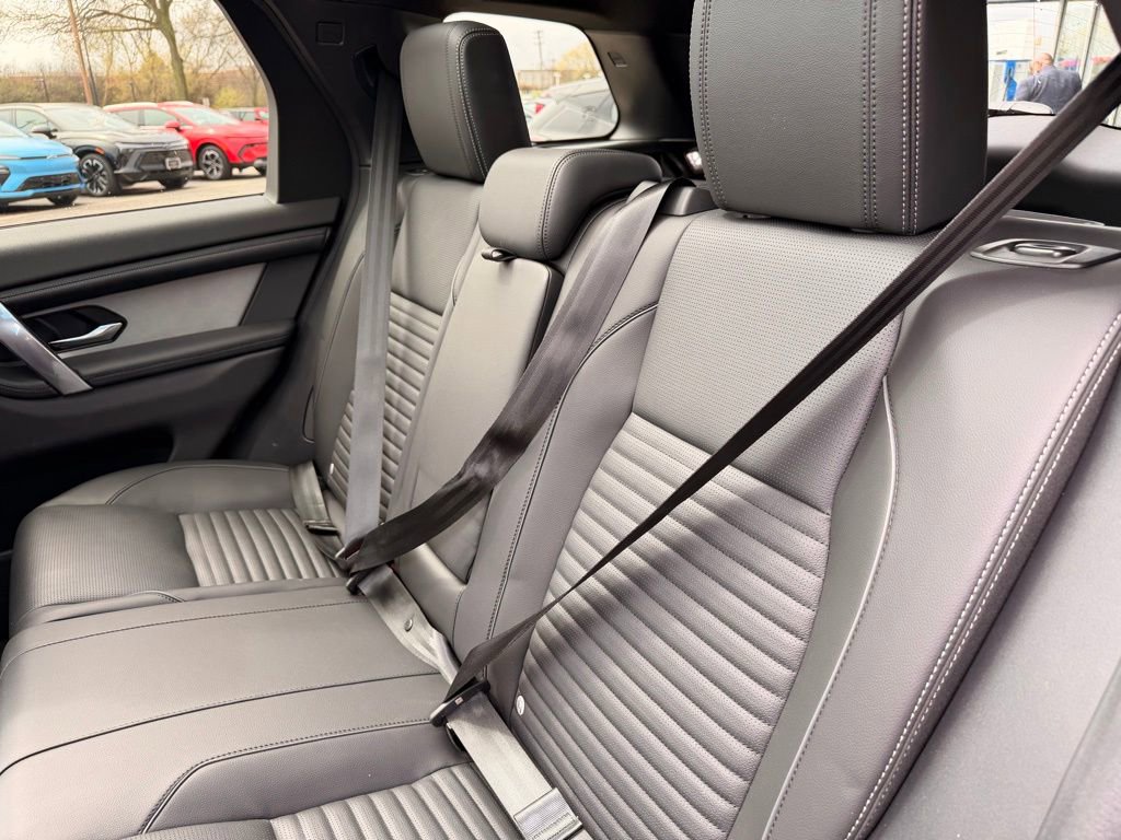 Used 2025 Land Rover Discovery Sport Dynamic SE image 22