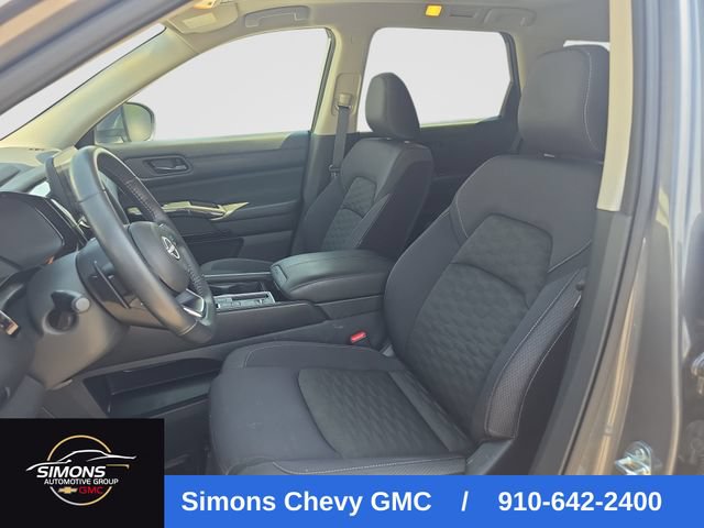 Used 2024 Nissan Pathfinder SV w/ SV Premium Package FWD image 14