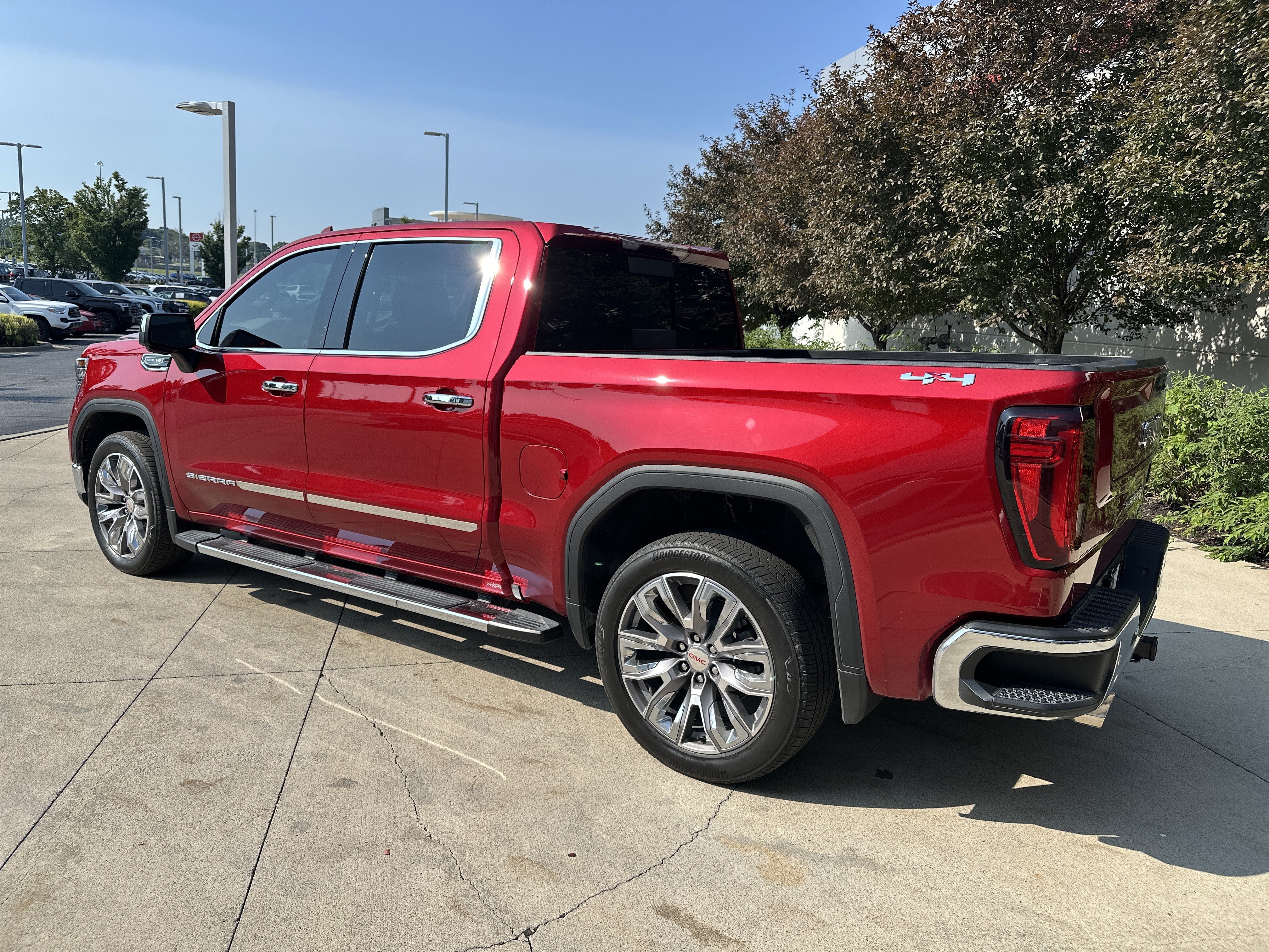Used 2024 GMC Sierra 1500 SLT w/ SLT Premium Plus Package AWD/4WD image 7