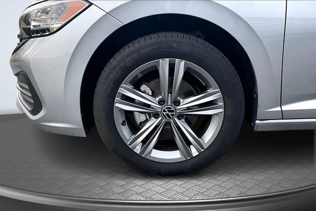 Used 2024 Volkswagen Jetta SE image 31