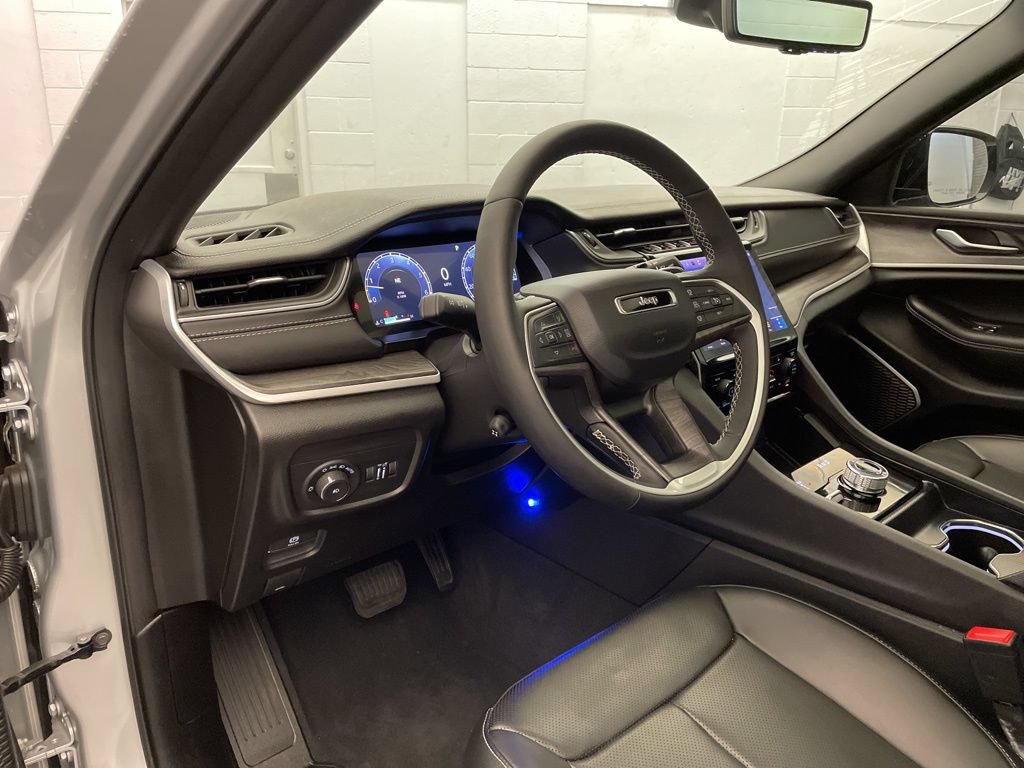 New 2025 Jeep Grand Cherokee L Limited w/ Luxury Tech Group II AWD/4WD image 19