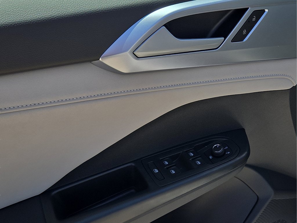 New 2026 Volkswagen Taos SE FWD image 17