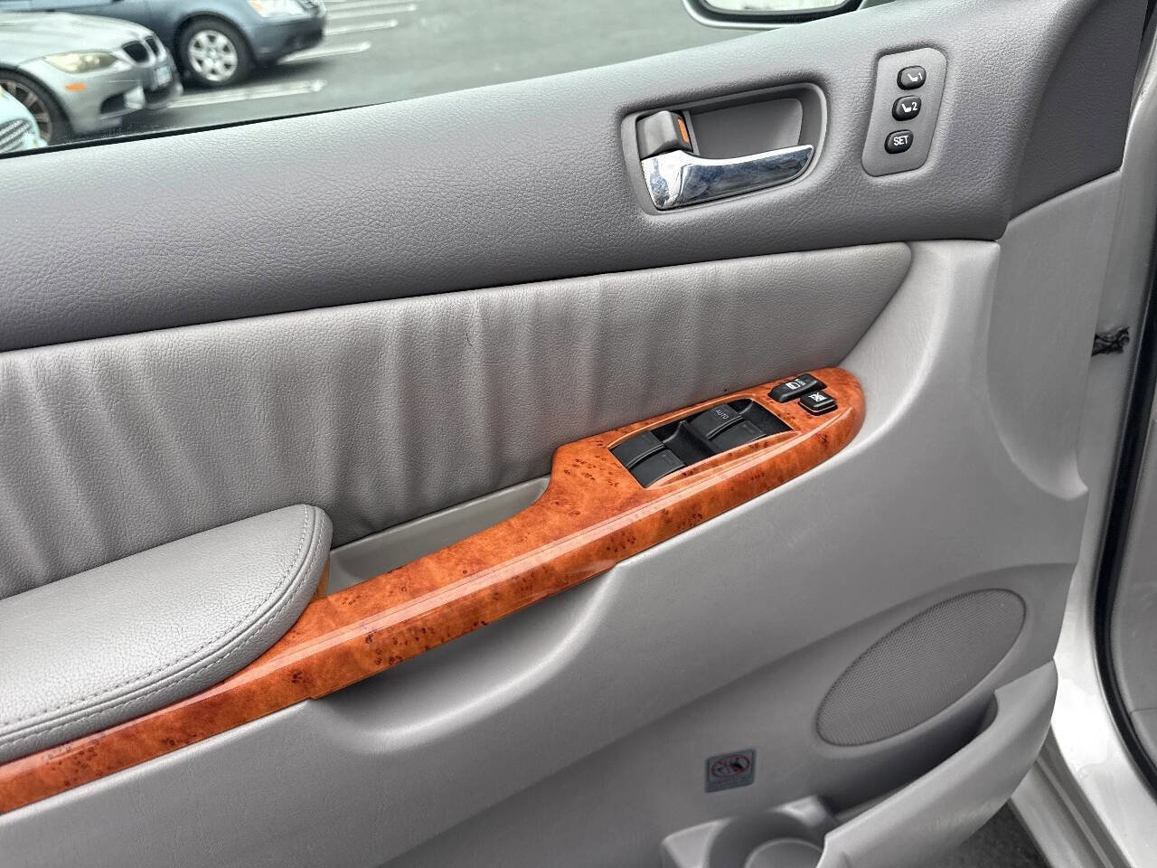 Used 2009 Toyota Sienna XLE Limited FWD image 12