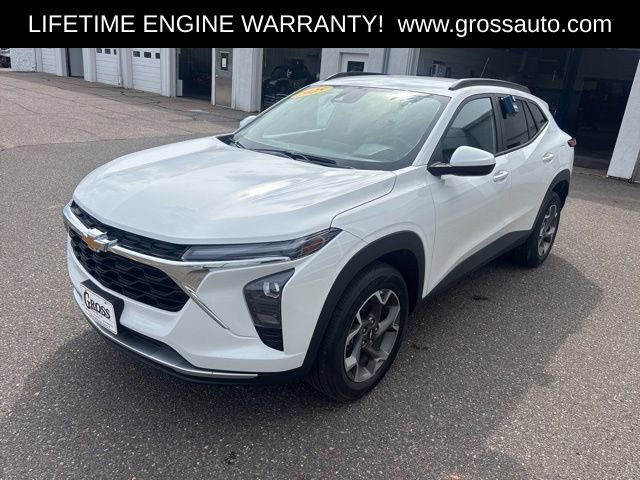 Used 2025 Chevrolet Trax LT w/ LT Convenience Package FWD image 4