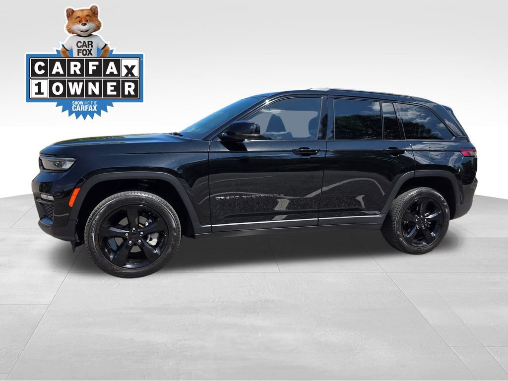 Used 2024 Jeep Grand Cherokee Limited w/ Black Appearance Package AWD/4WD image 3