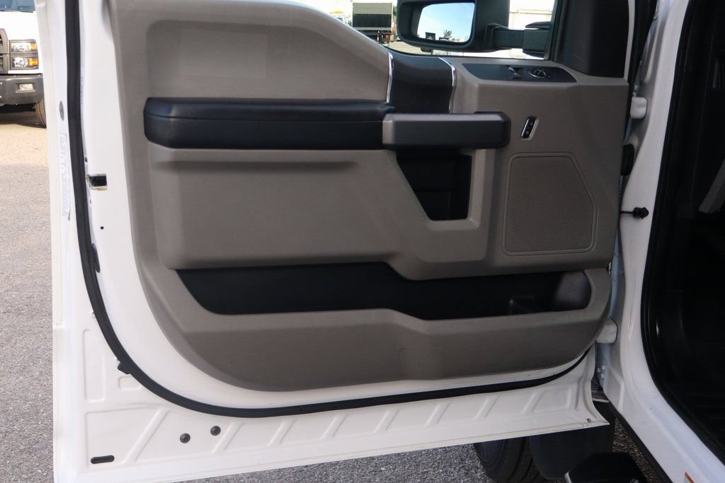 Used 2017 Ford F550 2WD Regular Cab Super Duty image 22