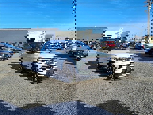 Used 2024 Jeep Compass Limited image 21