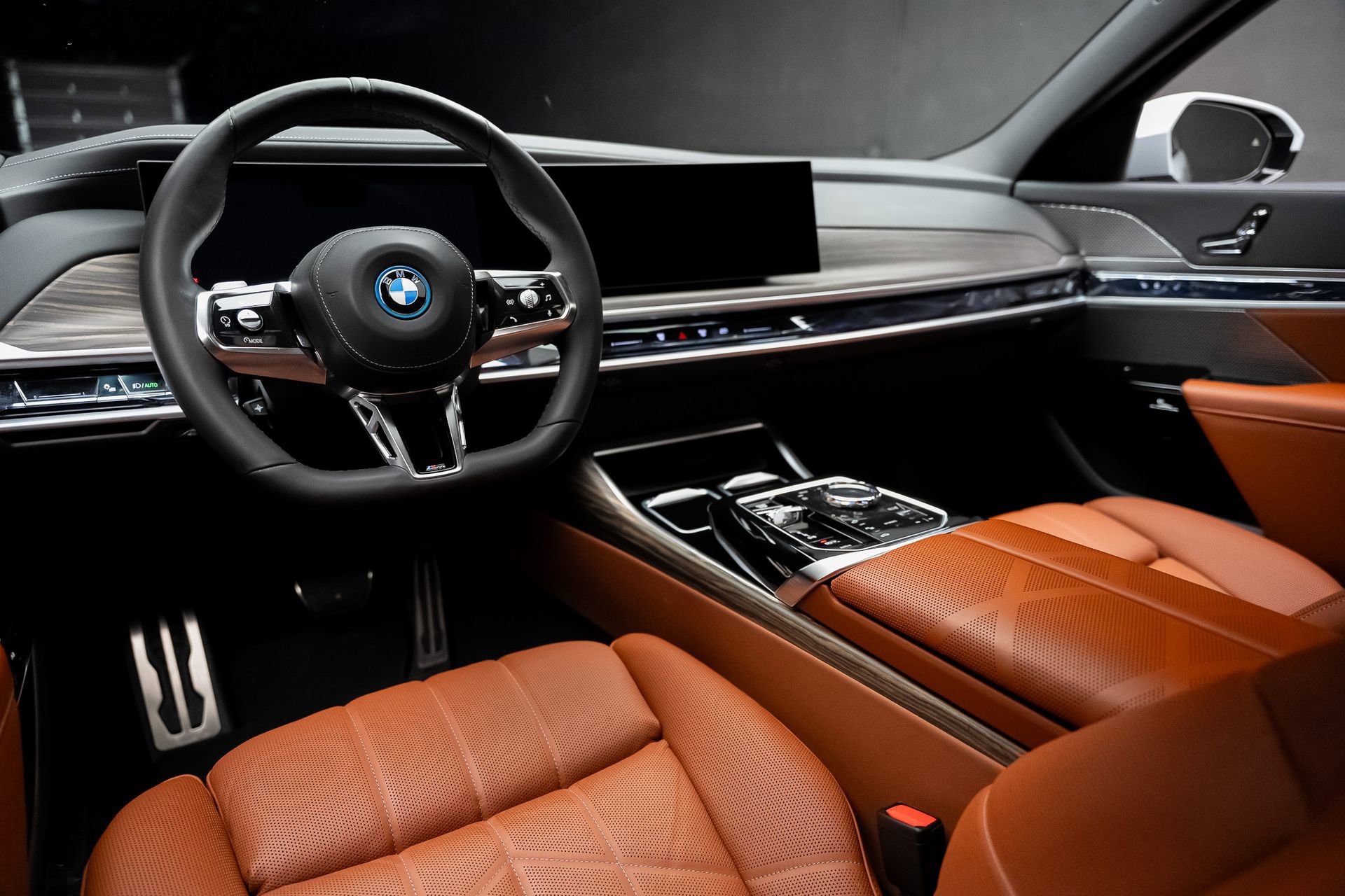 Used 2024 BMW i7 eDrive50 w/ M Sport Package image 2