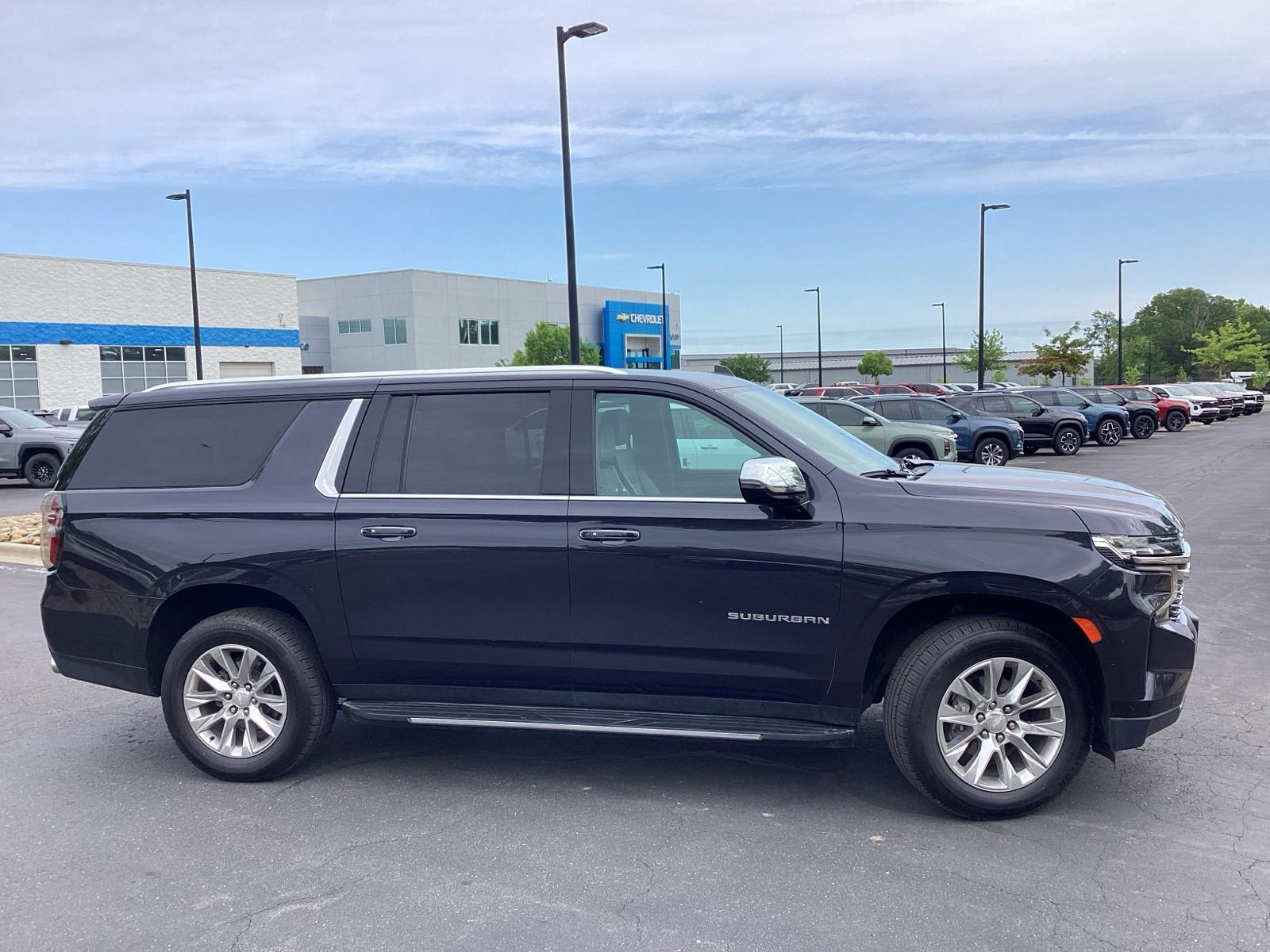 Used 2023 Chevrolet Suburban Premier AWD/4WD image 4