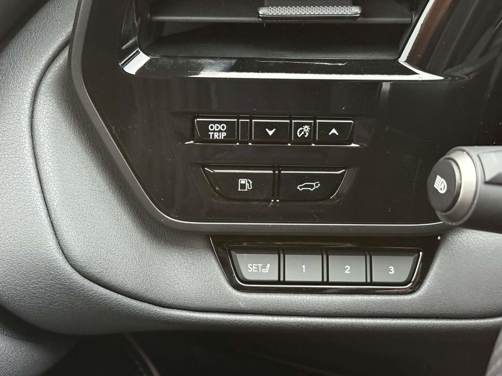 Used 2025 Lexus TX 500h AWD w/ Technology Package image 25